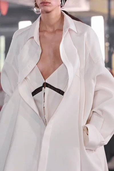 Look 8